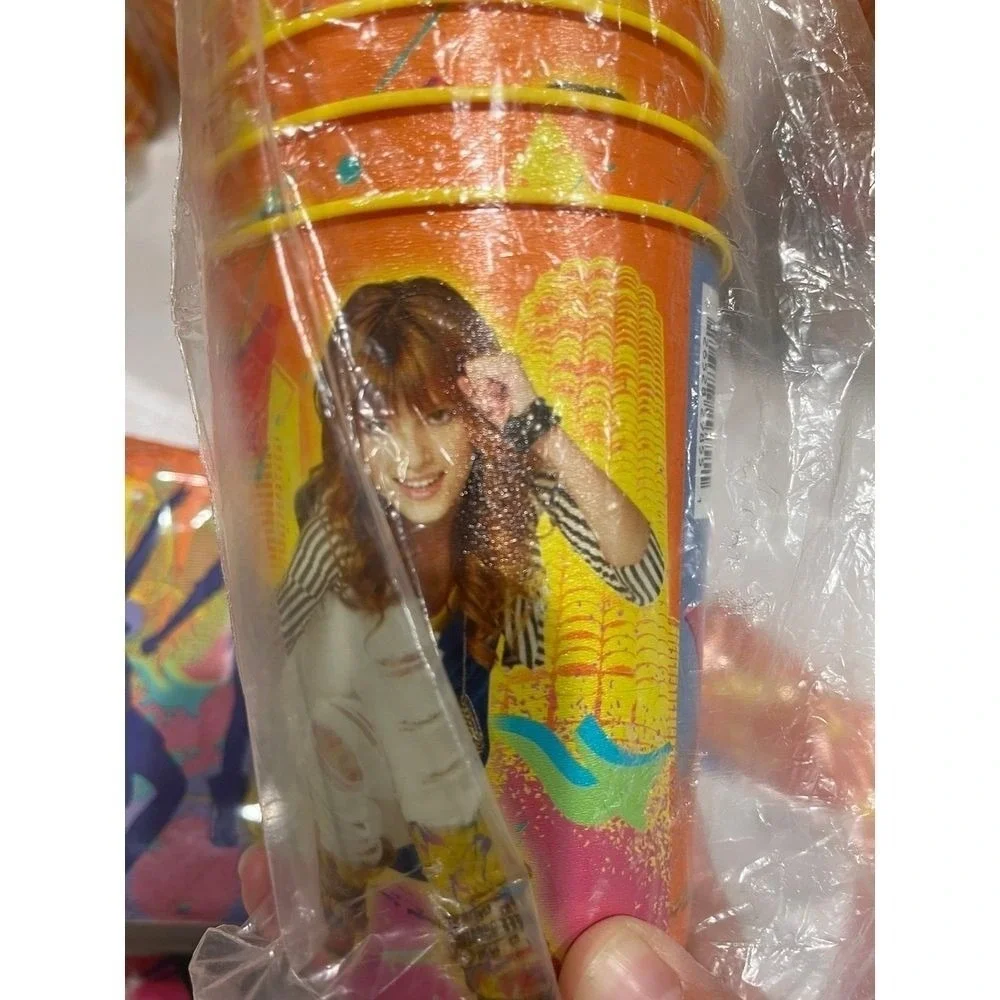 Brand new! SHAKE IT UP‎ party pack